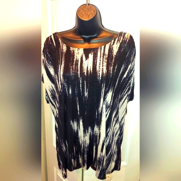 Jaclyn Smith Tops - Jaclyn Smith Black & White blouse Size 1X